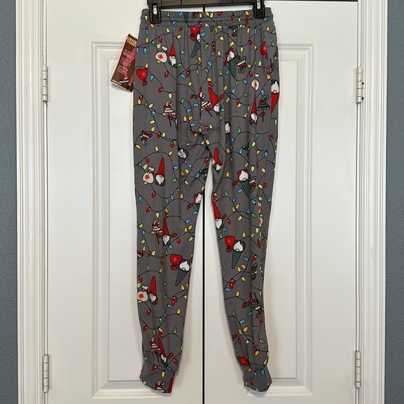 NWT. 2 Fleece jogger pants with pockets Gray Christmas Gnome & Burgundy Small - Picture 6 of 14